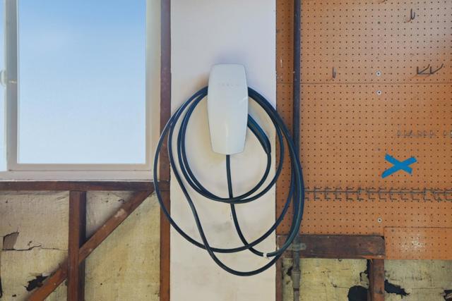 2296 Pulgas Avenue, East Palo Alto CA: https://media.crmls.org/mediaz/48eeddd1-441c-44f8-858b-e6f9f09384ec.jpg