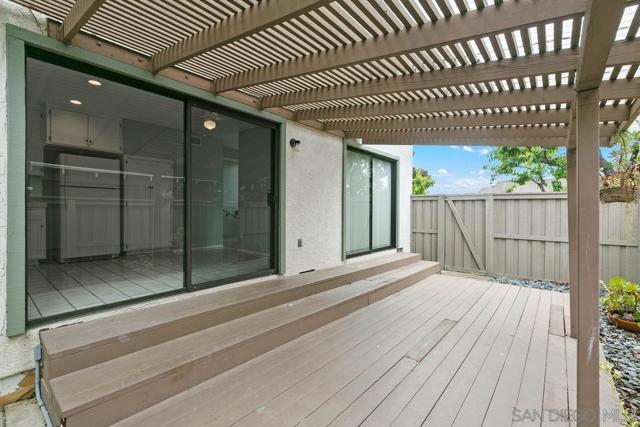 3338 Caminito Vasto, La Jolla CA: https://media.crmls.org/mediaz/48ef817b-ea1d-4f32-abc0-614aec05a8fc.jpg