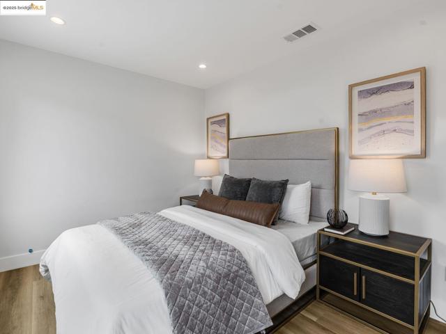 1415 10Th St, Berkeley CA: https://media.crmls.org/mediaz/48ef9429-3023-43aa-a1cc-eb905a716bfc.jpg