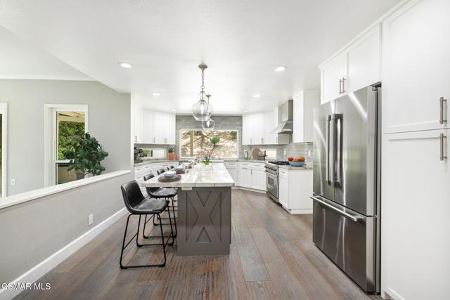 11554 Chestnut Ridge Street, Moorpark CA: https://media.crmls.org/mediaz/48eff4c1-9dcf-42d4-8cfe-fbb103932a31.jpg