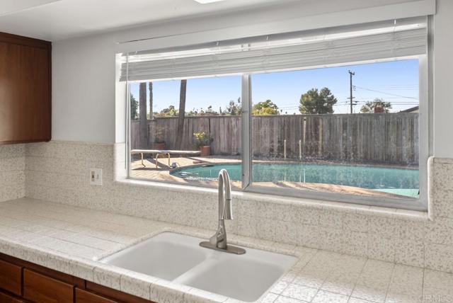 Detail Gallery Image 13 of 34 For 6852 Jackson, San Diego,  CA 92119 - 4 Beds | 3 Baths