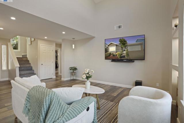 10034 Foxboro Cir, San Ramon CA: https://media.crmls.org/mediaz/48f0e73b-082e-430c-9b40-74bc4f8ae1d5.jpg