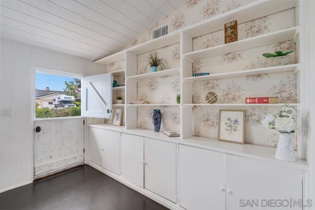 4154 Hill St, San Diego CA: https://media.crmls.org/mediaz/48f144d0-082c-41e6-9511-de133e94923d.jpg