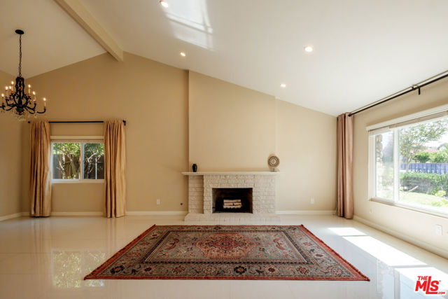 3194 Rossini Place, Topanga CA: https://media.crmls.org/mediaz/48f18fa4-a7de-4eed-adf9-24f3c1336227.jpg