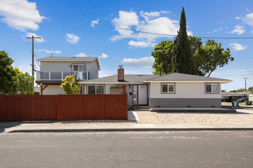 3030 Santa Maria Avenue