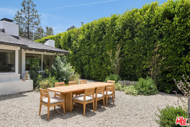 13214 Riviera Ranch Road, Los Angeles CA: https://media.crmls.org/mediaz/48f26841-8724-4929-bab8-71bc7ded7e9e.jpg