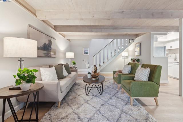 278 Monroe Dr., Mountain View CA: https://media.crmls.org/mediaz/48f3028b-b117-4fa7-8116-af95d3db4b35.jpg