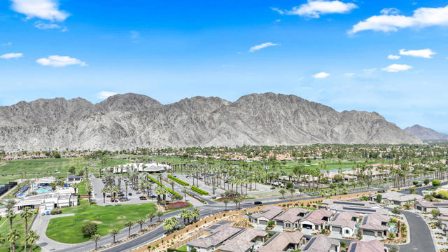 80208 Whisper Rock Way, La Quinta CA: https://media.crmls.org/mediaz/48f31b85-dd92-4bd5-b358-40df6e8c67a1.jpg