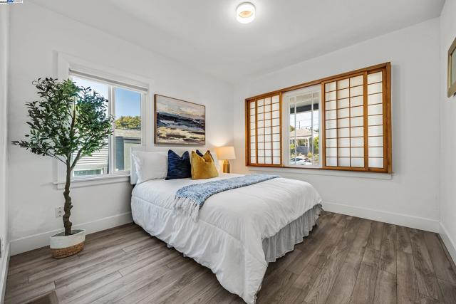 5407 Roberts Ave, Oakland CA: https://media.crmls.org/mediaz/48f49c36-fb06-4b90-bfa6-f2b89e248bca.jpg