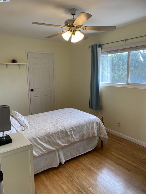 5186 Greenmeadow Dr, Concord CA: https://media.crmls.org/mediaz/48f5278f-3348-4733-9ef9-c3d2ea56a9e2.jpg