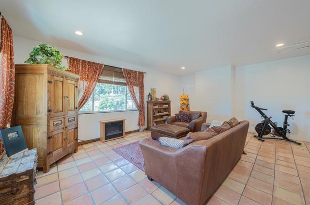 9180 Coker Road, Salinas CA: https://media.crmls.org/mediaz/48f53188-9b57-4063-875b-88cc2861af30.jpg