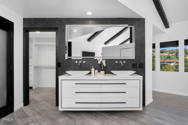 31673 Foxfield Drive, Westlake Village CA: https://media.crmls.org/mediaz/48f58e79-b5c5-4443-971c-41acf9d5948c.jpg