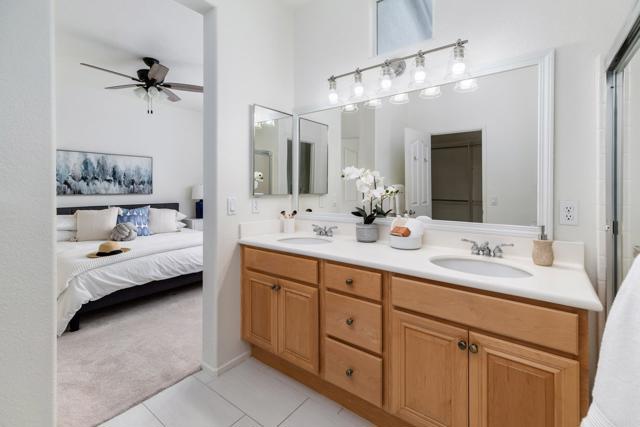 3767 Carmel View Rd #4, San Diego CA: https://media.crmls.org/mediaz/48f58e93-8ba4-4093-bdd1-24a2a71be9fd.jpg