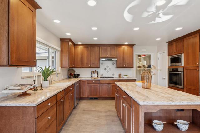 3 Sommerset Rise, Monterey CA: https://media.crmls.org/mediaz/48f5c6b3-23ac-47da-8417-ea7b40be3e1f.jpg