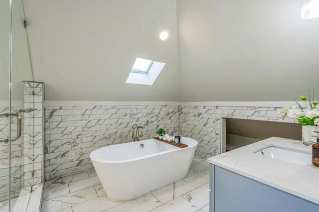 696 29th Street, Oakland CA: https://media.crmls.org/mediaz/48f5d6c8-c7d7-4a33-a719-2e687a5c335d.jpg