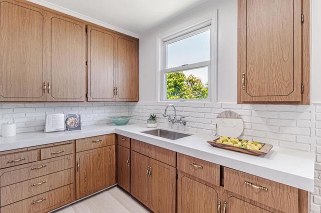 382 El Paseo, Millbrae CA: https://media.crmls.org/mediaz/48f5dc6d-9c00-4e7b-8270-e55f5e5341c8.jpg