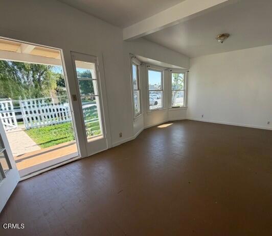 Detail Gallery Image 2 of 14 For 403 S Evergreen Dr, Ventura,  CA 93001 - 2 Beds | 1 Baths