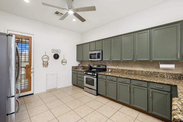 13039 Calle Amapola, Desert Hot Springs CA: https://media.crmls.org/mediaz/48f6637b-780d-4f2a-a69c-c63cc3a70a6b.jpg