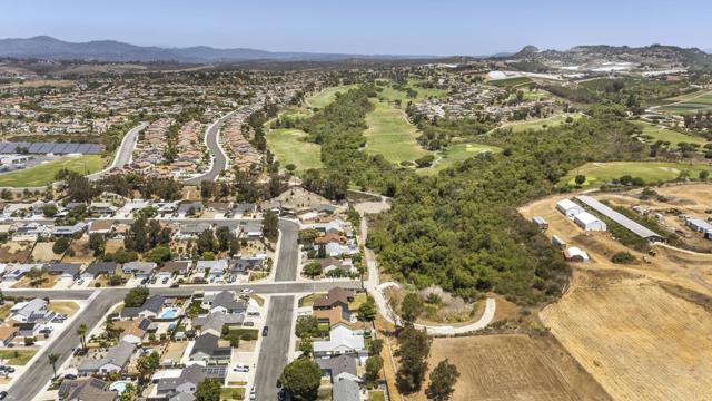 724 Hollowglen Road, Oceanside CA: https://media.crmls.org/mediaz/48f6861e-75df-4368-b097-1f7c1ae99a8e.jpg