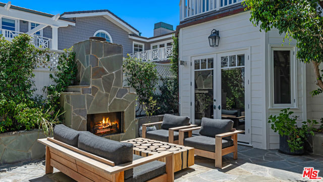 30718 Pacific Coast Highway, Malibu CA: https://media.crmls.org/mediaz/48f7091c-62a8-4600-b4c4-6336e8988d6a.jpg