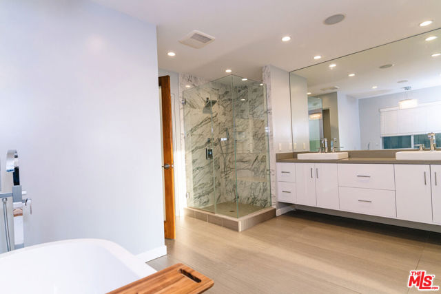 3423 Scadlock Lane, Sherman Oaks CA: https://media.crmls.org/mediaz/48f70b00-7004-4a52-adb6-8d1a4c669878.jpg
