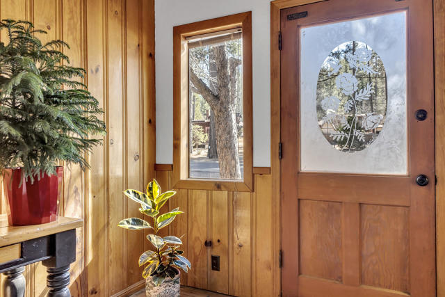 53340 Idyllbrook Drive, Idyllwild CA: https://media.crmls.org/mediaz/48f74dbc-6559-477d-905f-8b502d918421.jpg