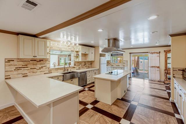 7750 Lovers Lane, Hollister CA: https://media.crmls.org/mediaz/48f78cd0-449c-40d9-b4e7-5d8881119fa0.jpg