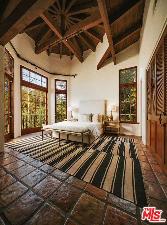 2942 Passmore Drive, Los Angeles CA: https://media.crmls.org/mediaz/48f874d0-61d4-48c2-9c56-836ee5fde1d9.jpg