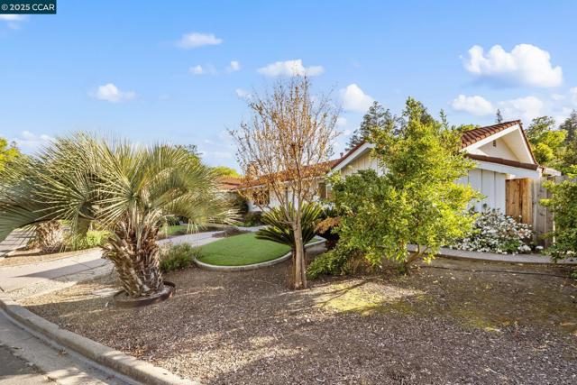 3710 Northridge Dr, Concord CA: https://media.crmls.org/mediaz/48f8c61f-1c40-4295-92dc-03d6c1802f9c.jpg