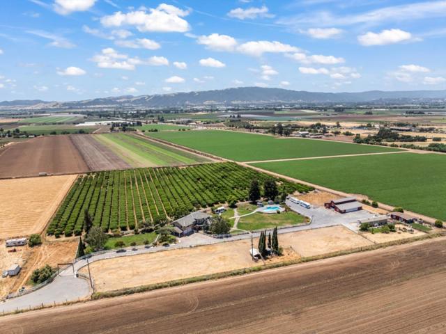 3465 Susie Lane, Gilroy CA: https://media.crmls.org/mediaz/48f953f2-5ffb-4bf7-bd63-6d70efe59c9c.jpg