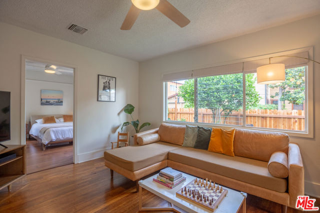 732 N Toledo Walk, Long Beach CA: https://media.crmls.org/mediaz/48fa76e9-7307-47cb-87ff-b763f7e70ae2.jpg
