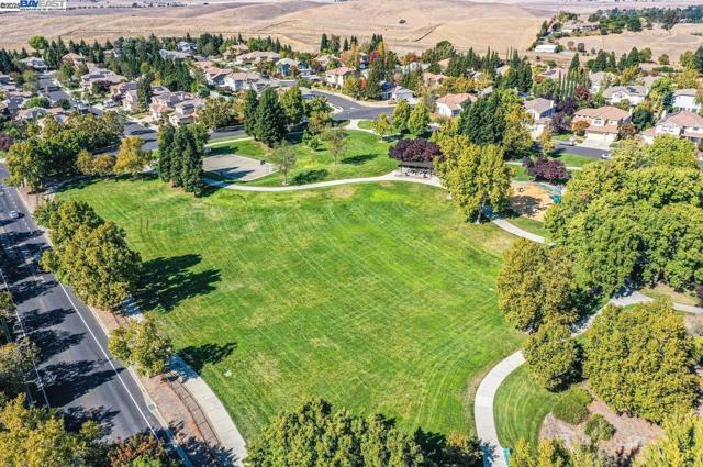 304 AVONDALE LANE, Livermore CA: https://media.crmls.org/mediaz/48fa81fa-0d83-4ca0-a2a9-1b6418d510bb.jpg