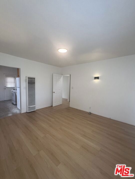 2415 Arizona Avenue, Santa Monica CA: https://media.crmls.org/mediaz/48faca19-035c-42c8-8361-f901ed6eb87c.jpg