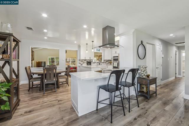5521 Alaska Dr, Concord CA: https://media.crmls.org/mediaz/48fb10c5-9e22-4619-ba2f-b7ae63243f4b.jpg