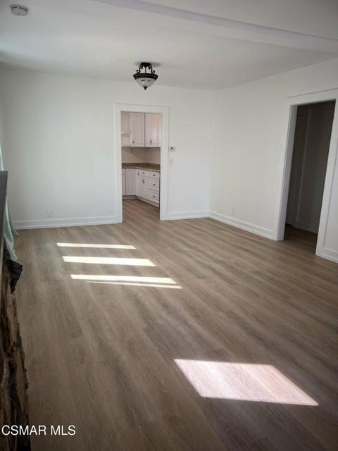 4049 Colonial Avenue, Los Angeles CA: https://media.crmls.org/mediaz/48fbc902-ee1f-458a-8bdf-3fc4baa7b202.jpg