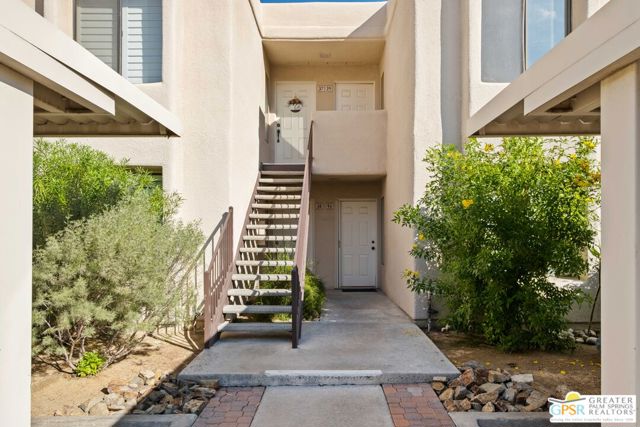 Image 26 of 33 For 35200 Cathedral Canyon Drive E39