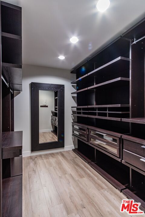619 N RODEO Drive, Beverly Hills CA: https://media.crmls.org/mediaz/48fbec82-b236-47f0-81aa-0aa625c2b221.jpg