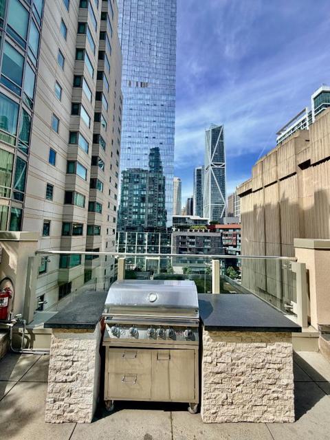 355 1st Street, San Francisco CA: https://media.crmls.org/mediaz/48fc19ca-4ee0-40ef-8b48-e0f2ca7e560a.jpg