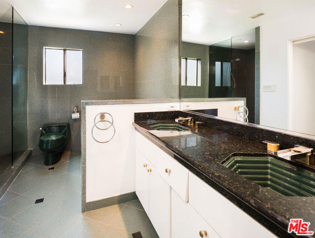 3023 BERKELEY Avenue, Los Angeles CA: https://media.crmls.org/mediaz/48fc2d12-73f1-4f6a-bc69-84f5eeea8a51.jpg