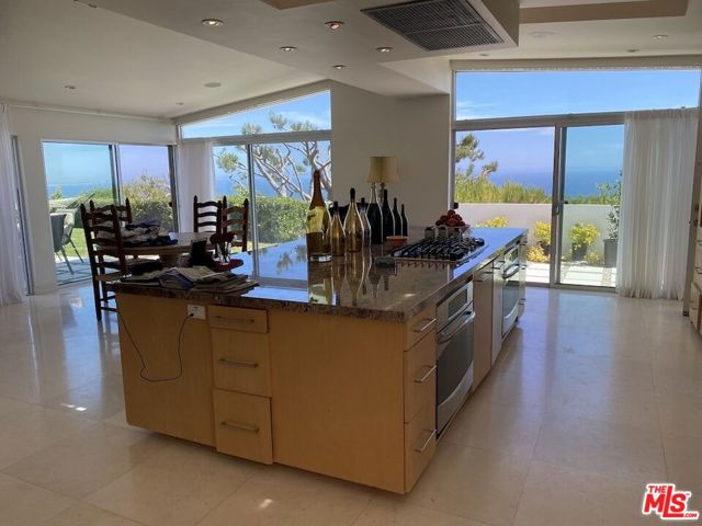 3440 Shoreheights Drive, Malibu CA: https://media.crmls.org/mediaz/48fc7eee-a5be-46e2-b0d7-99154816a3aa.jpg