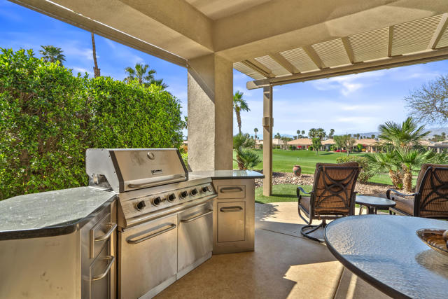80610 Prestwick Place, Indio CA: https://media.crmls.org/mediaz/48fc94e5-3a3e-4bc4-9a70-7af4ce4d5455.jpg