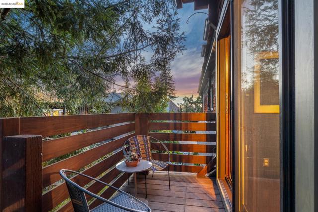 2633 Benvenue, Berkeley CA: https://media.crmls.org/mediaz/48fc9f0c-b135-4ae1-bcb8-bd1b6e098845.jpg