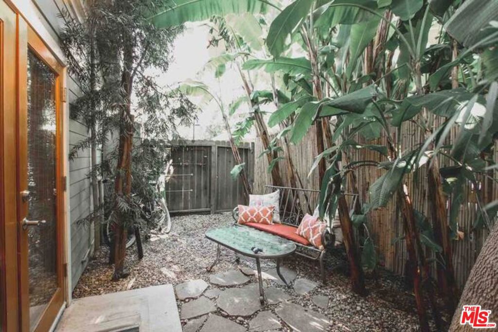 https://media.crmls.org/mediaz/48fd5025-6294-4c12-a9cd-80d92940ee98.jpg?preset=X-Large