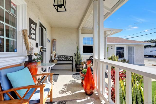 5238 Cervantes Ave, San Diego CA: https://media.crmls.org/mediaz/48fd6787-6b57-49eb-bfcc-38ee695612a7.jpg