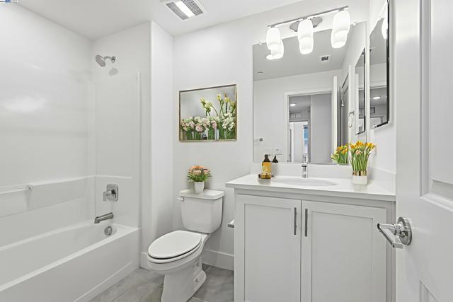 498 Trace Lane, Hayward CA: https://media.crmls.org/mediaz/48fd8289-63d5-46f5-98d2-7b1f352dc3c8.jpg