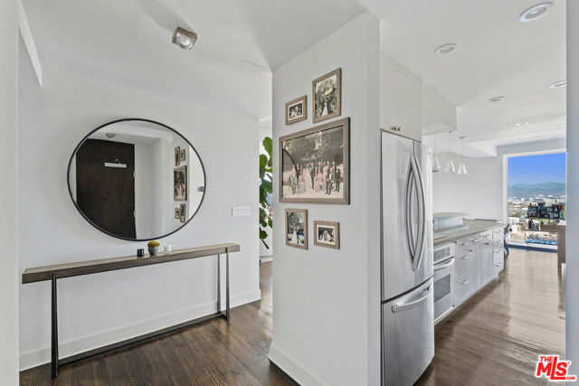 2220 Avenue Of The Stars, Los Angeles CA: https://media.crmls.org/mediaz/48fdb792-cded-4eed-b7ad-ecf7b2d761ba.jpg