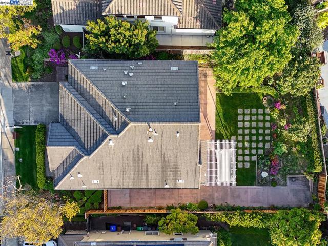 436 Wood Glen Dr, Richmond CA: https://media.crmls.org/mediaz/48fed1f6-883d-405d-92b7-2fca69326d86.jpg