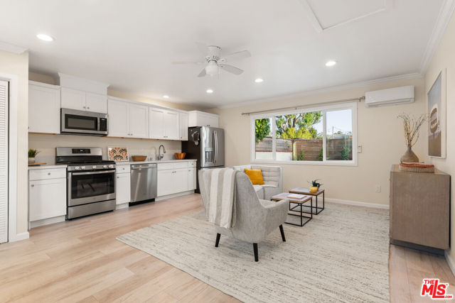 11536 Otsego Street, Valley Village CA: https://media.crmls.org/mediaz/48ff4189-7783-4813-b061-32eda4beef04.jpg