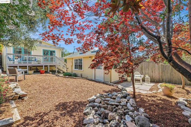 906 Carmel Ave, Albany CA: https://media.crmls.org/mediaz/48ffdbc0-7d83-4473-9eaf-c481d8a6ec31.jpg