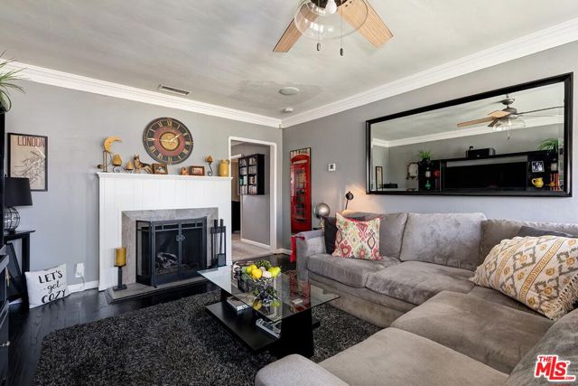 4844 W 94th Street, Inglewood CA: https://media.crmls.org/mediaz/48ffefb7-5311-468c-a7df-0410791181c2.jpg